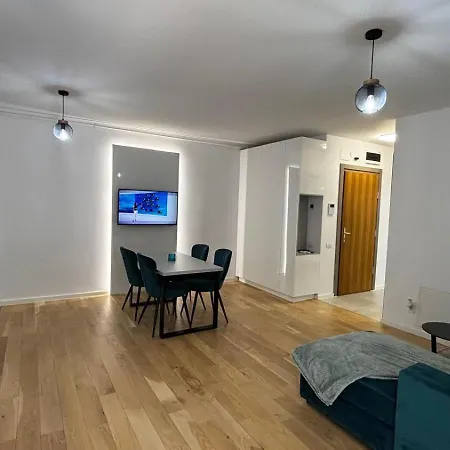 アパート Monarch Luxury